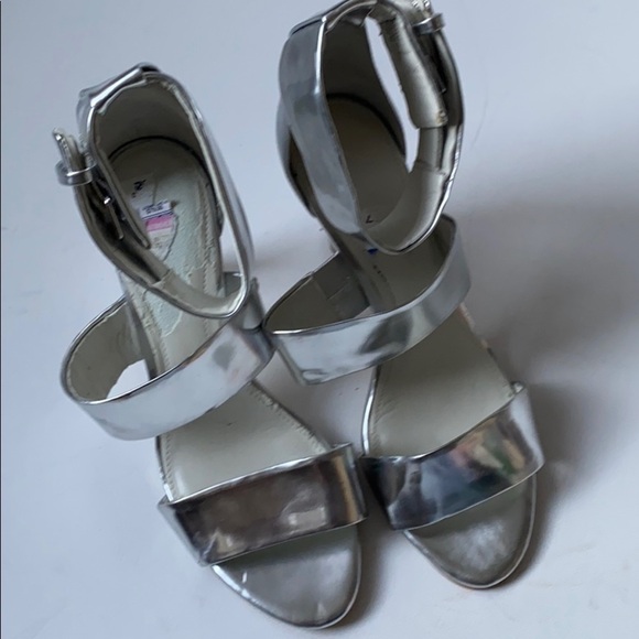 Calvin Klein Silver Metallic Asa Sandal, Sz 7 1/2 - Picture 11 of 12